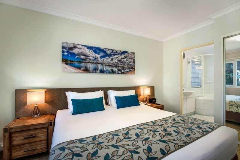 Broadwater Resort Como Perth Room photo