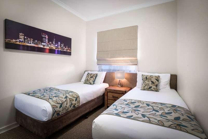 Broadwater Resort Como Perth Room photo