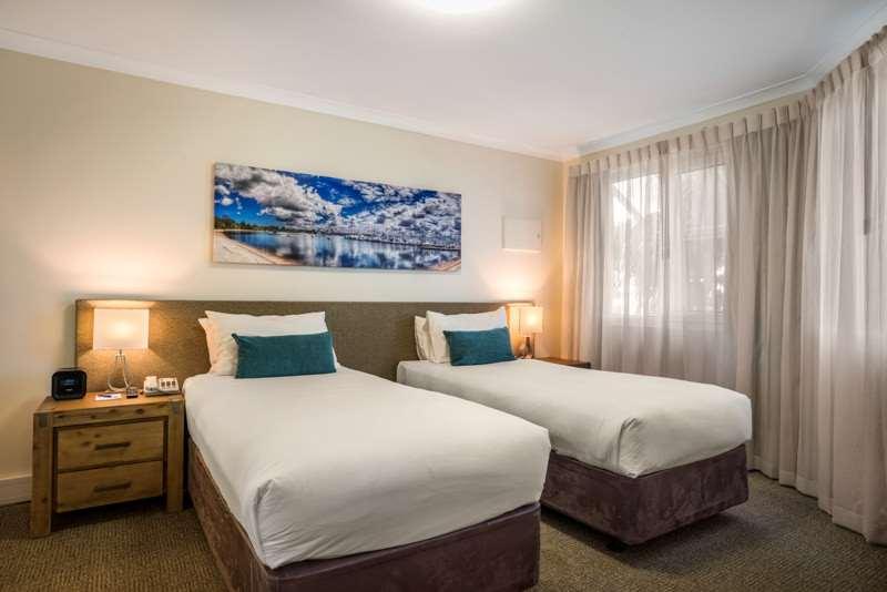 Broadwater Resort Como Perth Room photo