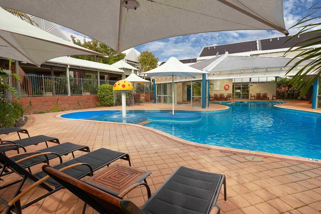 Broadwater Resort Como Perth Exterior photo