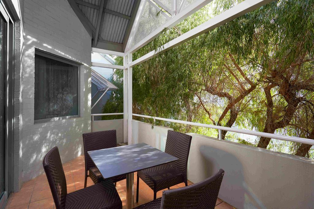 Broadwater Resort Como Perth Exterior photo
